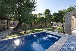 Villa Stone House by Amy Villas