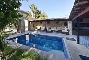 Villa Stone House by Amy Villas