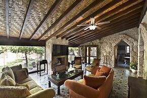 Villa Stone House by Amy Villas