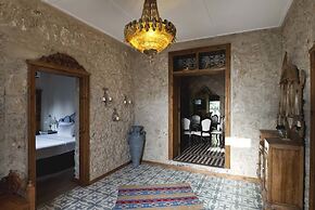 Villa Stone House by Amy Villas