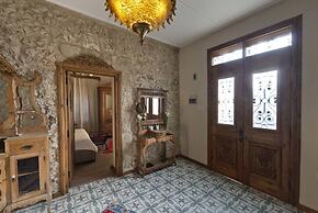 Villa Stone House by Amy Villas