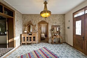 Villa Stone House by Amy Villas