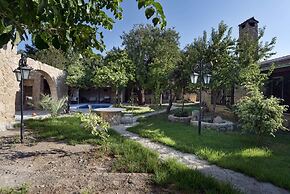 Villa Stone House by Amy Villas