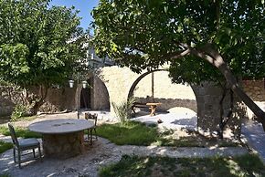 Villa Stone House by Amy Villas