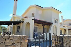 Villa Thornburry by Amy Villas