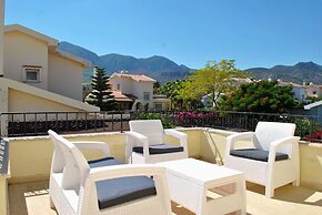 Villa Thornburry by Amy Villas