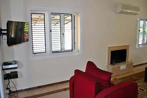 Villa Thornburry by Amy Villas