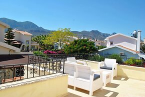 Villa Thornburry by Amy Villas