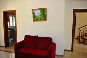 Villa Thornburry by Amy Villas