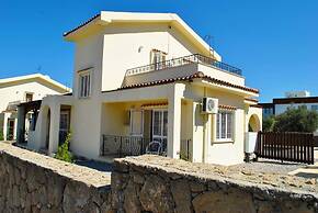 Villa Thornburry by Amy Villas