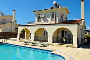 Villa Thornburry by Amy Villas