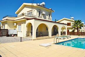 Villa Thornburry by Amy Villas