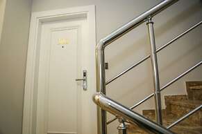 White Golden Suite Hotel