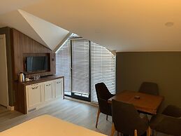 White Golden Suite Hotel