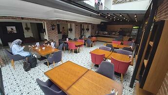 White Golden Suite Hotel