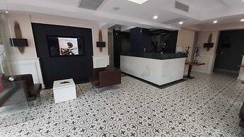 White Golden Suite Hotel