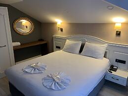 White Golden Suite Hotel