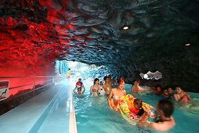 Spa Resort Hawaiians Monolith Tower