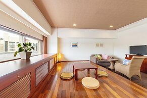 Spa Resort Hawaiians Monolith Tower