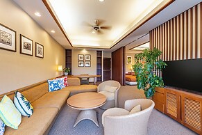 Spa Resort Hawaiians Monolith Tower