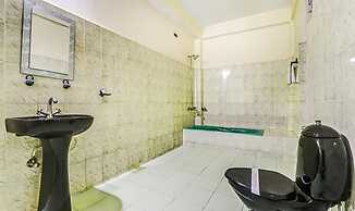 FabHotel Oak Ridge Retreat