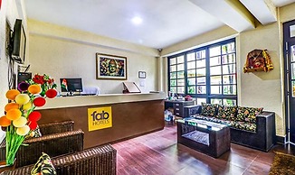 FabHotel Oak Ridge Retreat