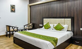 Treebo Red Petal Jalandhar