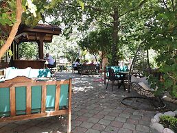 Gunes Hotel & Apartments