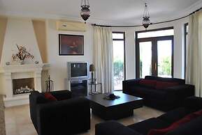 Villa Sunset 4 by Amy Villas