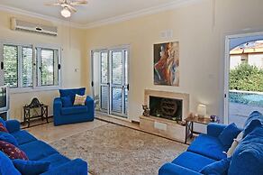 Villa Tembel by Amy Villas