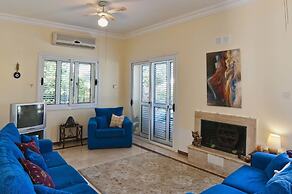 Villa Tembel by Amy Villas