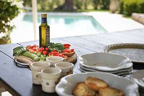 TD Dimora di Genna Trulletto with Lush Garden Pool