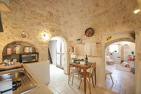 TD Dimora di Genna Trulletto with Lush Garden Pool