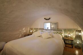 TD Dimora di Genna Trulletto with Lush Garden Pool