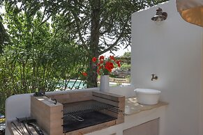 TD Dimora di Genna Trulletto with Lush Garden Pool