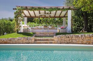 TD Dimora di Genna Trulletto with Lush Garden Pool