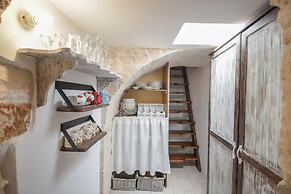 TD Dimora di Genna Trulletto with Lush Garden Pool