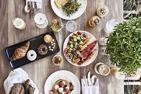 Nikki Beach Resort & Spa Santorini