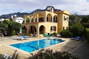 Villa Baris by Amy Villas