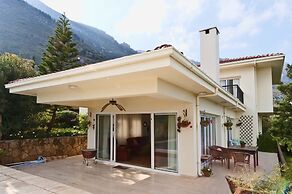 Villa Hillcrest by Amy Villas