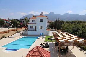 Villa Pergola by Amy Villas