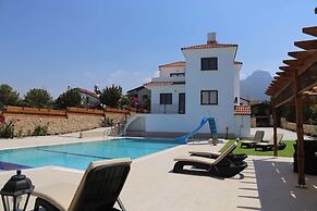 Villa Pergola by Amy Villas