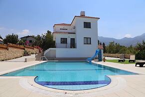 Villa Pergola by Amy Villas