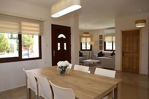 Villa Pergola by Amy Villas