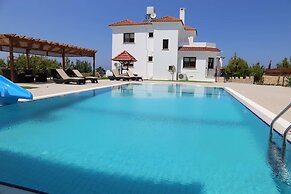 Villa Pergola by Amy Villas