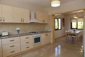 Villa Pergola by Amy Villas