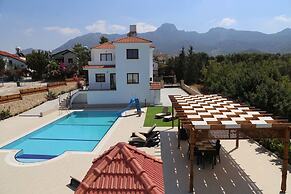 Villa Pergola by Amy Villas