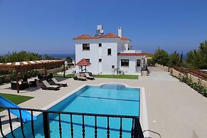 Villa Pergola by Amy Villas