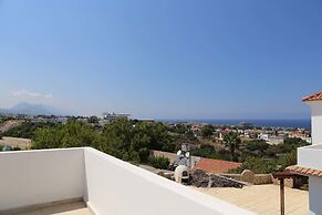 Villa Pergola by Amy Villas