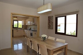 Villa Pergola by Amy Villas